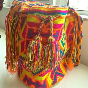 New hand-made Colombian Wayuu cross-over mochila